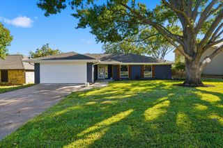 1887 Cliff View Drive, Lewisville, TX 75077