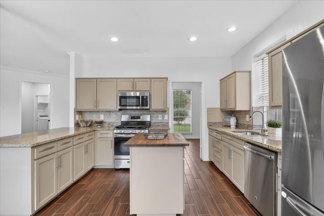 933 Highgate Drive, Lewisville, TX 75067