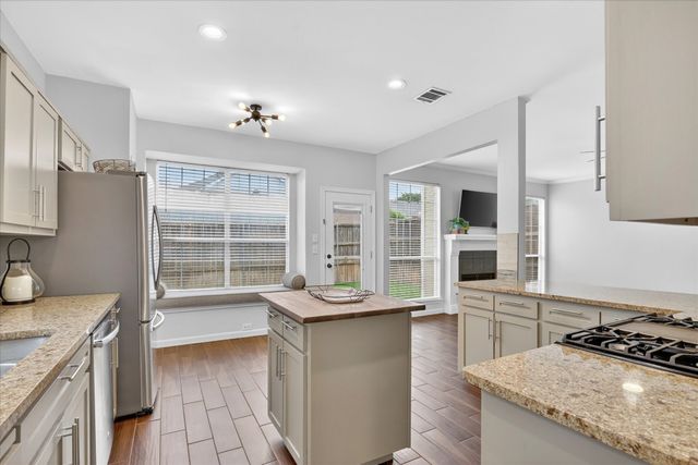 933 Highgate Drive, Lewisville, TX 75067