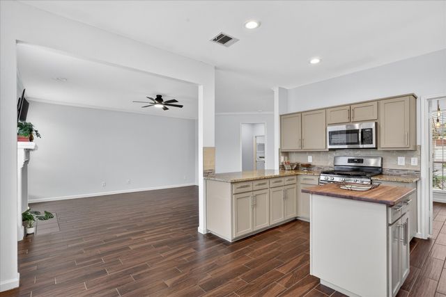933 Highgate Drive, Lewisville, TX 75067