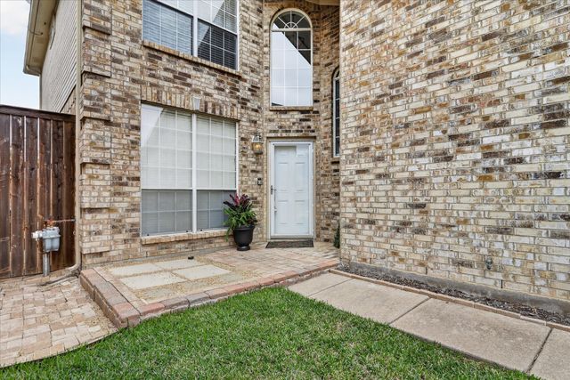 933 Highgate Drive, Lewisville, TX 75067