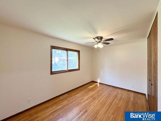 7920 Cherrywood Drive, Lincoln, NE 68510