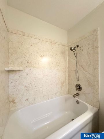 7920 Cherrywood Drive, Lincoln, NE 68510