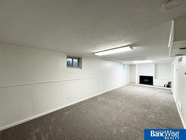 7920 Cherrywood Drive, Lincoln, NE 68510