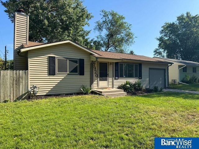 7920 Cherrywood Drive, Lincoln, NE 68510
