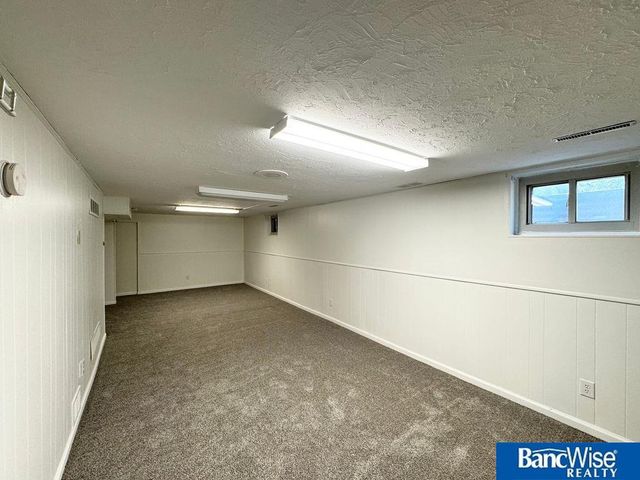 7920 Cherrywood Drive, Lincoln, NE 68510