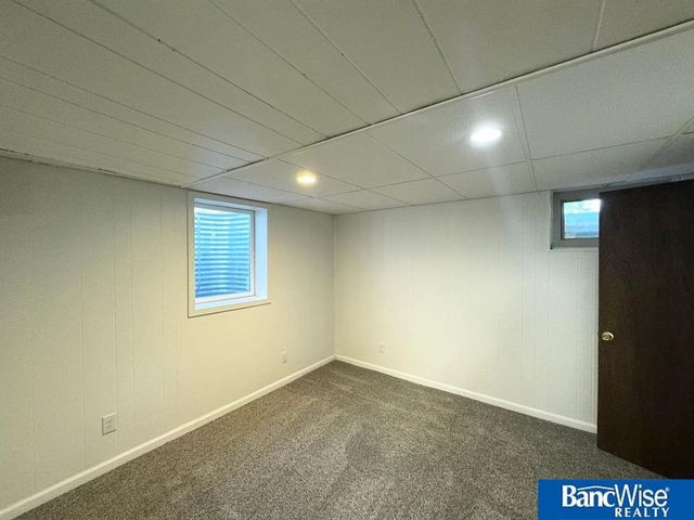 7920 Cherrywood Drive, Lincoln, NE 68510