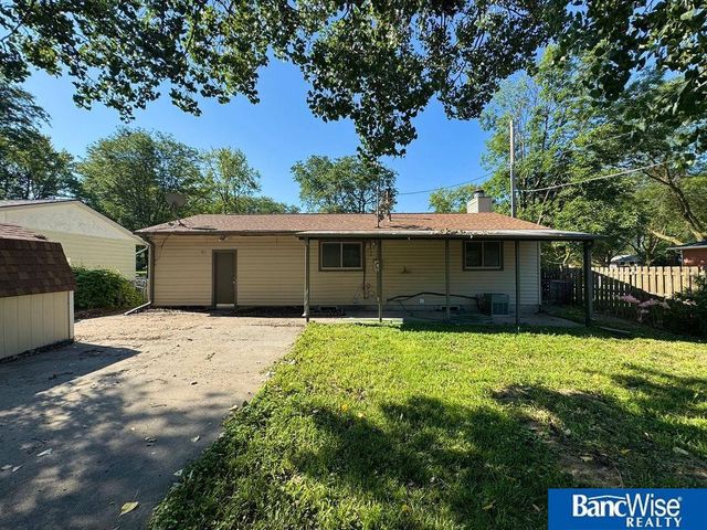 7920 Cherrywood Drive, Lincoln, NE 68510