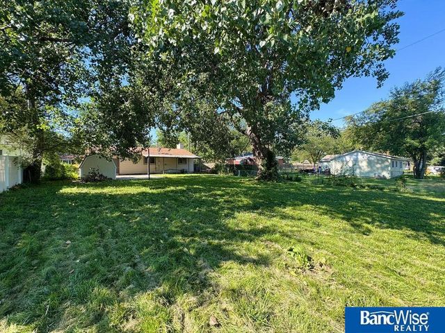 7920 Cherrywood Drive, Lincoln, NE 68510