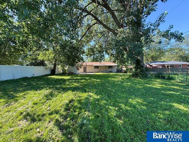 7920 Cherrywood Drive, Lincoln, NE 68510