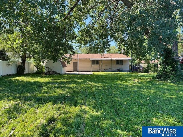 7920 Cherrywood Drive, Lincoln, NE 68510