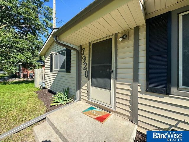 7920 Cherrywood Drive, Lincoln, NE 68510