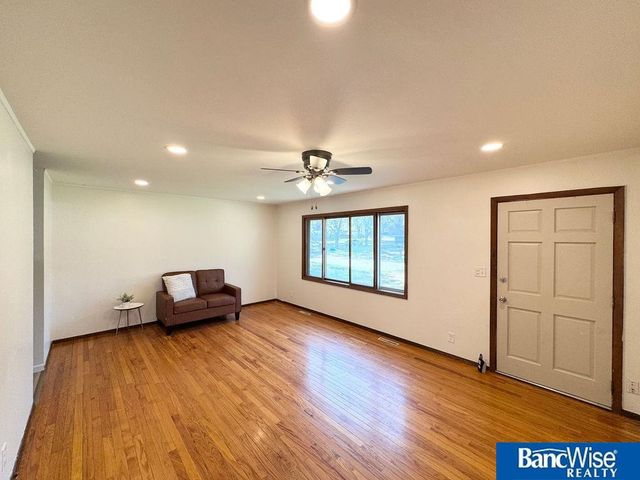 7920 Cherrywood Drive, Lincoln, NE 68510