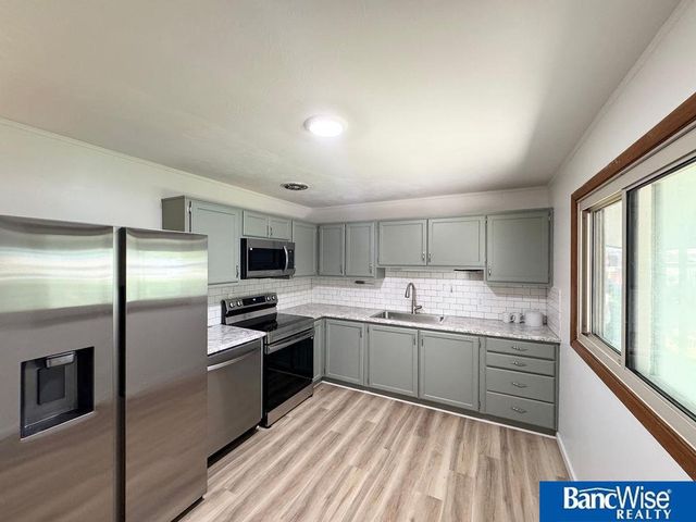 7920 Cherrywood Drive, Lincoln, NE 68510