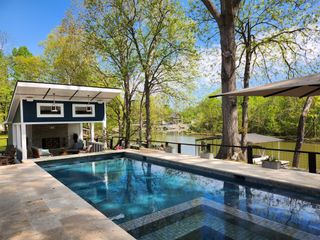 1561 Matlock Dr, Chapmansboro, TN 37035
