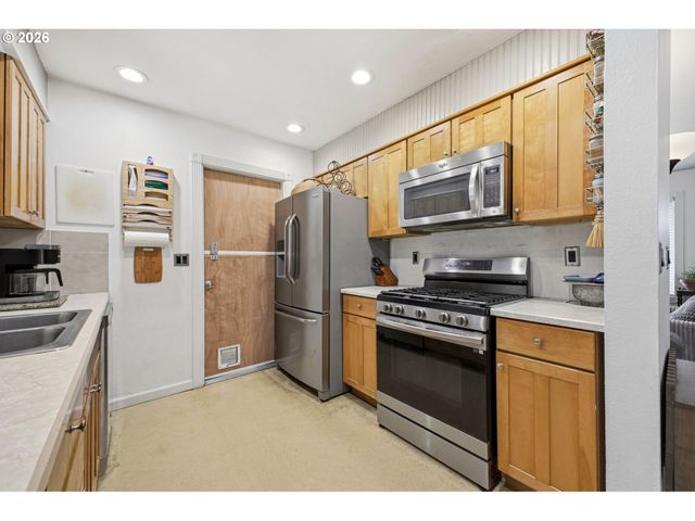 16110 Se CLAY St, Portland, OR 97233
