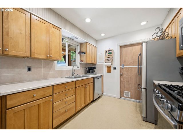 16110 Se CLAY St, Portland, OR 97233