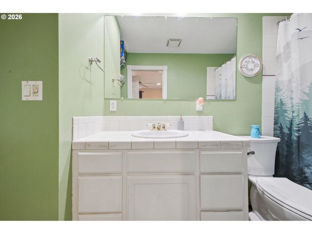 16110 Se CLAY St, Portland, OR 97233