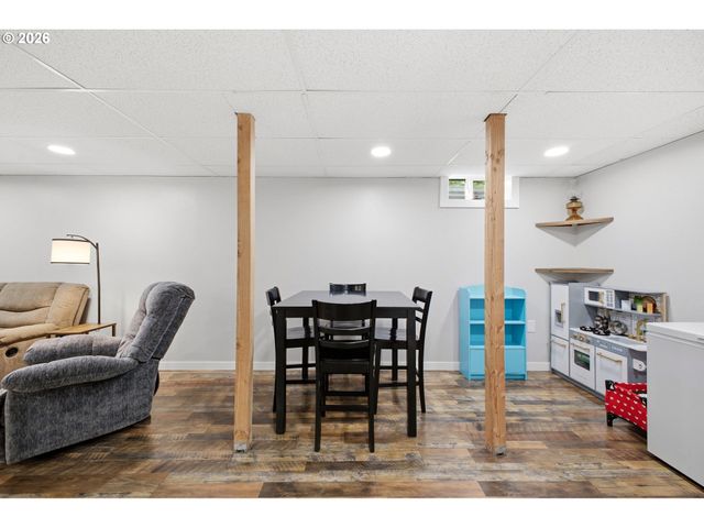 16110 Se CLAY St, Portland, OR 97233