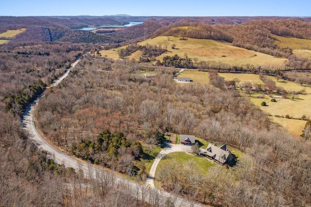 7775 Medley Amonette Rd, Silver Point, TN 38582