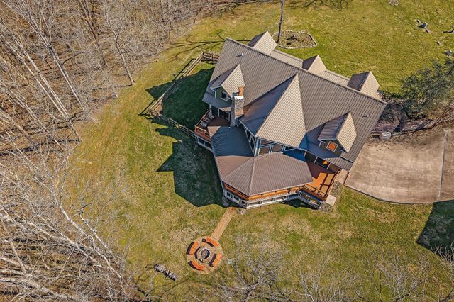 7775 Medley Amonette Rd, Silver Point, TN 38582