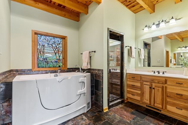 7775 Medley Amonette Rd, Silver Point, TN 38582