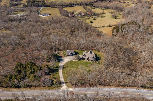 7775 Medley Amonette Rd, Silver Point, TN 38582