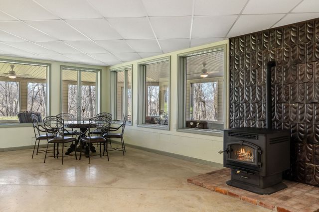 7775 Medley Amonette Rd, Silver Point, TN 38582