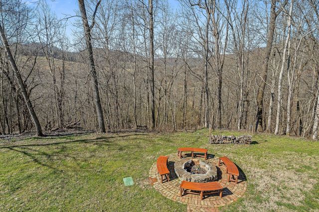 7775 Medley Amonette Rd, Silver Point, TN 38582