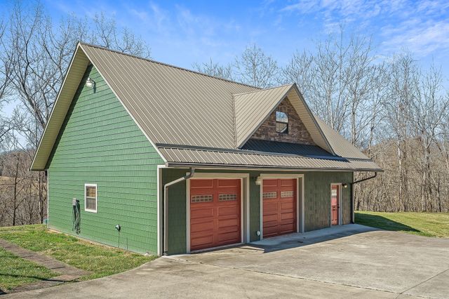 7775 Medley Amonette Rd, Silver Point, TN 38582