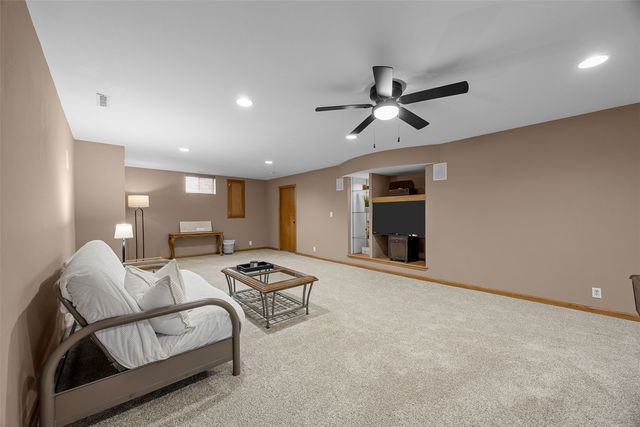 4199 Brookside Drive, Marion, IA 52302