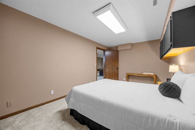 4199 Brookside Drive, Marion, IA 52302