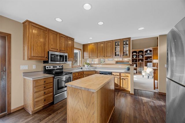 4199 Brookside Drive, Marion, IA 52302