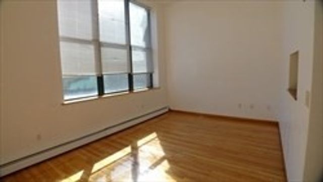 60 Gibson 305, Boston, MA 02122
