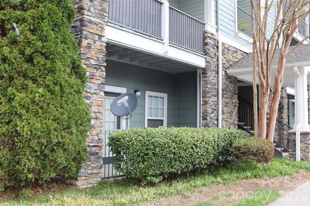 700 Vista Lake Drive 104, Candler, NC 28715