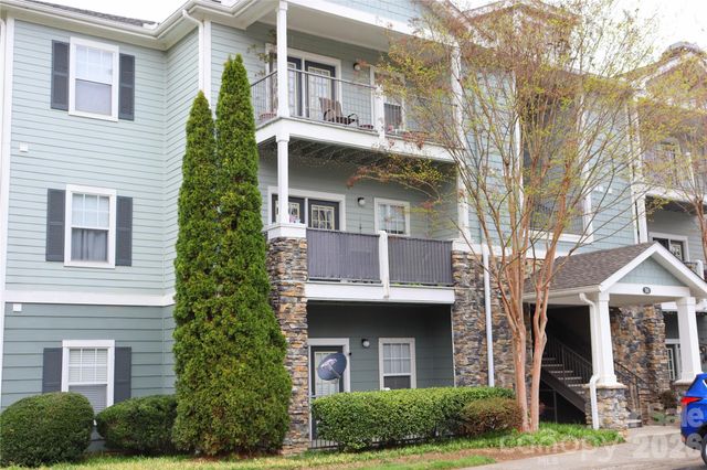 700 Vista Lake Drive 104, Candler, NC 28715