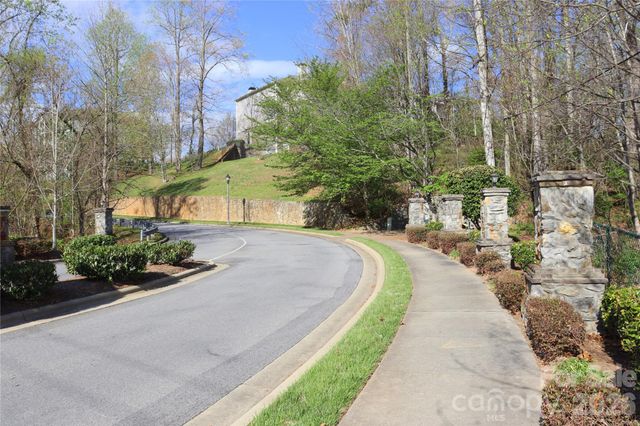 700 Vista Lake Drive 104, Candler, NC 28715