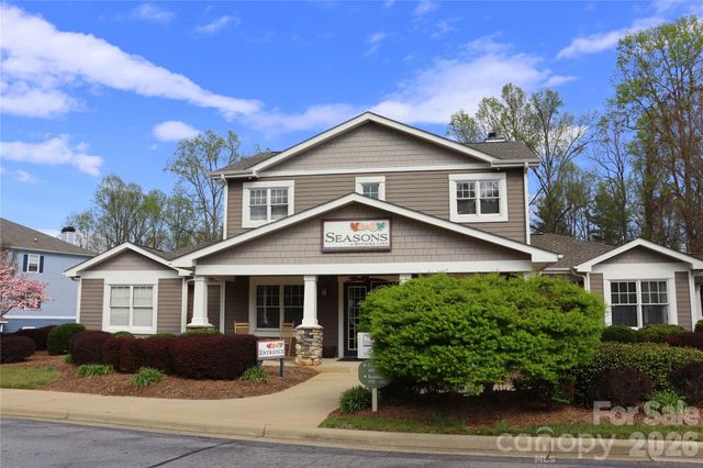 700 Vista Lake Drive 104, Candler, NC 28715