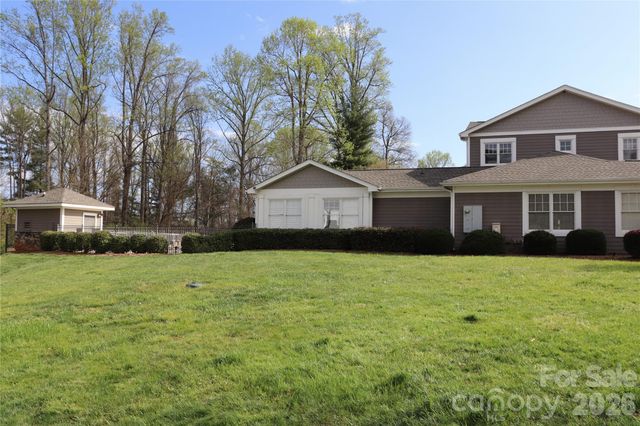 700 Vista Lake Drive 104, Candler, NC 28715