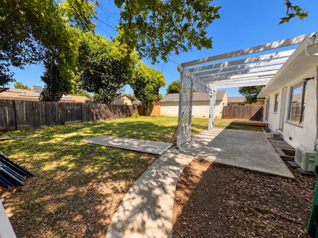 2175 De Ovan Ave, Stockton, CA 95204