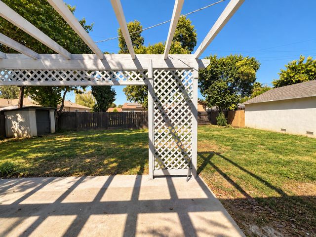 2175 De Ovan Ave, Stockton, CA 95204