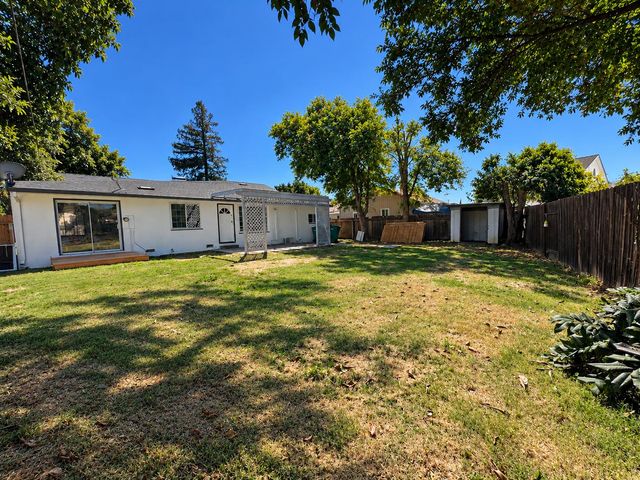 2175 De Ovan Ave, Stockton, CA 95204