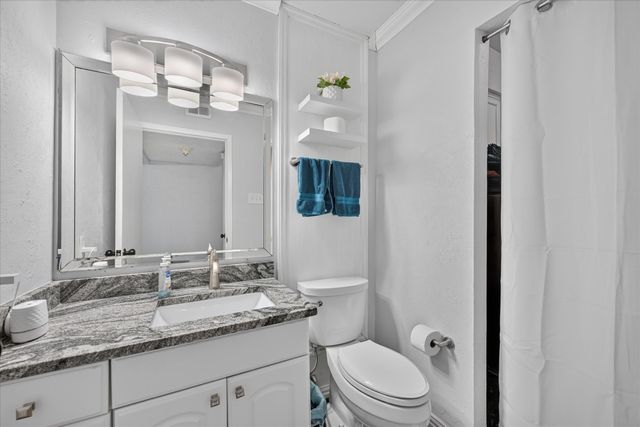 7510 Holly Hill Drive 124, Dallas, TX 75231