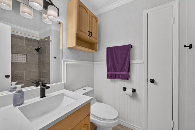 7510 Holly Hill Drive 124, Dallas, TX 75231