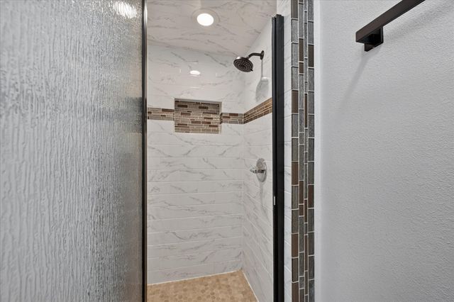 7510 Holly Hill Drive 124, Dallas, TX 75231