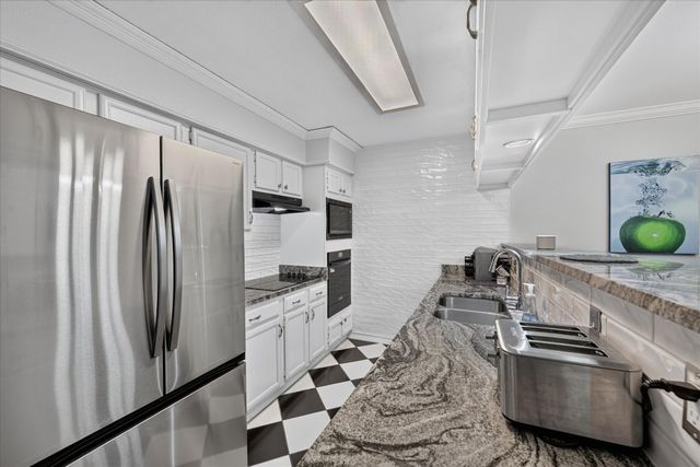 7510 Holly Hill Drive 124, Dallas, TX 75231