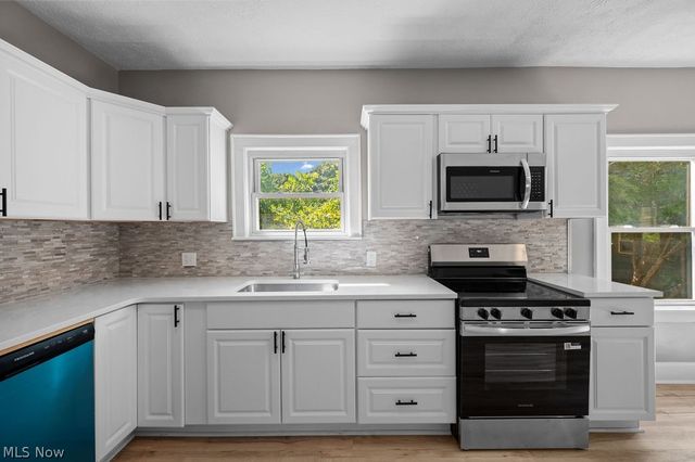 906 Lakeview Drive, Parkersburg, WV 26104