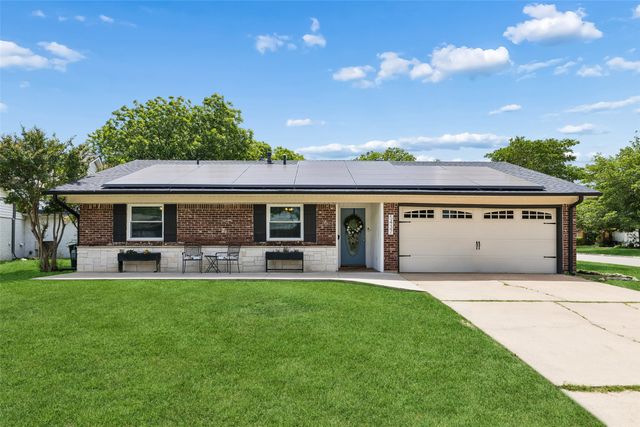 5437 Greenwood Way, North Richland Hills, TX 76180