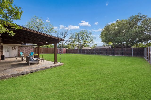 5437 Greenwood Way, North Richland Hills, TX 76180