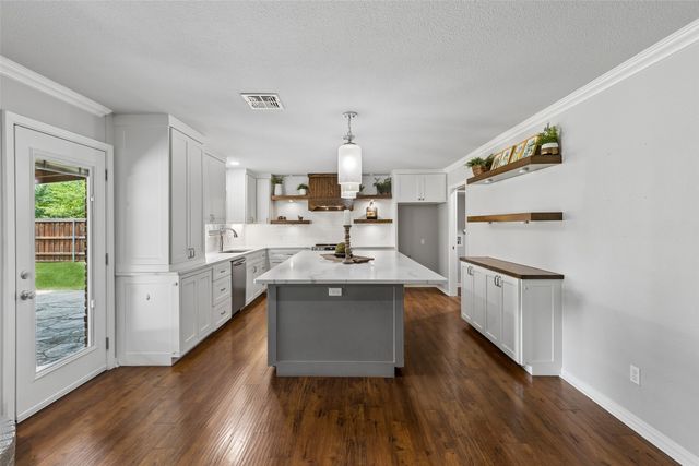 5437 Greenwood Way, North Richland Hills, TX 76180